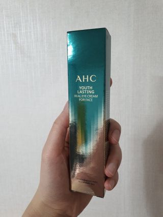[NEW 탄력유턴 아이크림] AHC 유스 래스팅 리얼 아이크림 포 페이스 — 4.5점을 준 리뷰어가 2021년 3월 올린 사용 사진