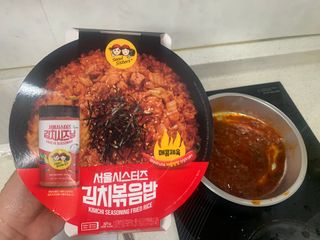 [서울시스터즈] CU 김치 4총사 세트-김치볶음밥, 김치큐브닭, 김치바삭김, 김치아몬드 — 5점을 준 리뷰어가 2021년 10월 올린 사용 사진