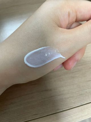 리더스코스메틱 리더스 카밍 바이오틱스 선 에센스 SPF 50+ PA++++ — 5점을 준 리뷰어가 2022년 8월 올린 사용 사진