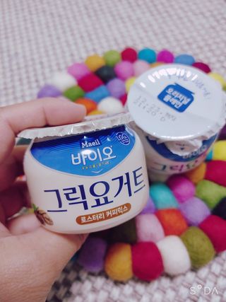 매일바이오 그릭요거트 오리지널 플레인 4개, 로스터리 커피믹스 4개 — 5점을 준 리뷰어가 2021년 12월 올린 사용 사진