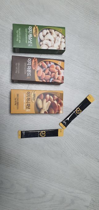 짜먹는 이지견과 짜먹는 이지아몬드, 짜먹는 이지허니피넛, 짜먹는 이지캐슈넛 각 10g X  10포 — 5점을 준 리뷰어가 2021년 3월 올린 사용 사진