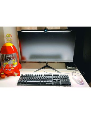 TOMO GRAPHY 나 있을땐 환한 조명 나 없을땐 확실한 살균 ★ DESK LIGHT & STERILIZER [ON] ★ — 5점을 준 리뷰어가 2021년 11월 올린 사용 사진