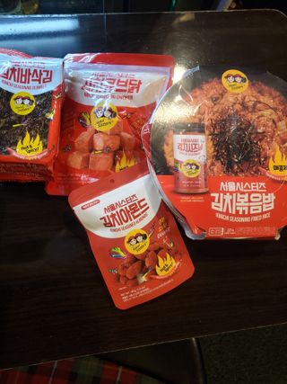 [서울시스터즈] CU 김치 4총사 세트-김치볶음밥, 김치큐브닭, 김치바삭김, 김치아몬드 — 5점을 준 리뷰어가 2021년 10월 올린 사용 사진