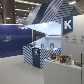 브랜드K 플래그십스토어 [브랜드K X 에이블루]박스탭 전선정리 인테리어 멀티탭 — 5점을 준 리뷰어가 2022년 1월 올린 사용 사진
