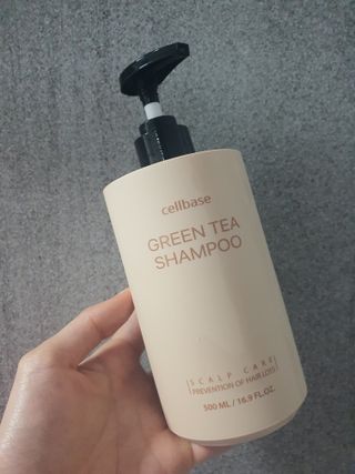 프리마인 더이상 뻣뻣하고 효과없는 탈모샴푸는 NO. 근본부터 케어하는 셀베이스 그린티샴푸(500ml) — 5점을 준 리뷰어가 2023년 3월 올린 사용 사진