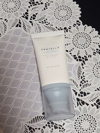 [스킨1004] 마다가스카르 센텔라 히알루-시카 워터핏 선세럼 50ml — 5점을 준 리뷰어가 2024년 5월 올린 사용 사진