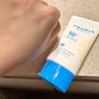 나우 [후르디아] 백탁NO! 화잘먹 수분광 선 에센스✨ — 5점을 준 리뷰어가 2025년 3월 올린 사용 사진