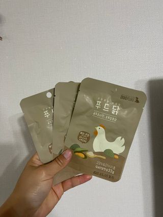 도그퓨어 푸드닭 강아지 닭고기 통살 애견간식 오리지널/차전자피/초록입홍합 — 5점을 준 리뷰어가 2021년 10월 올린 사용 사진