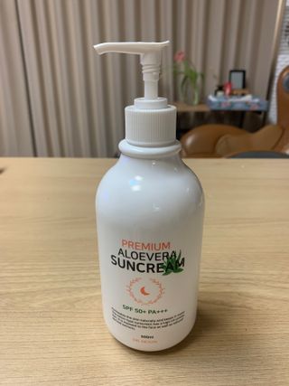 [닥터문] 프리미엄 알로에베라 선크림 500ml — 5점을 준 리뷰어가 2022년 6월 올린 사용 사진
