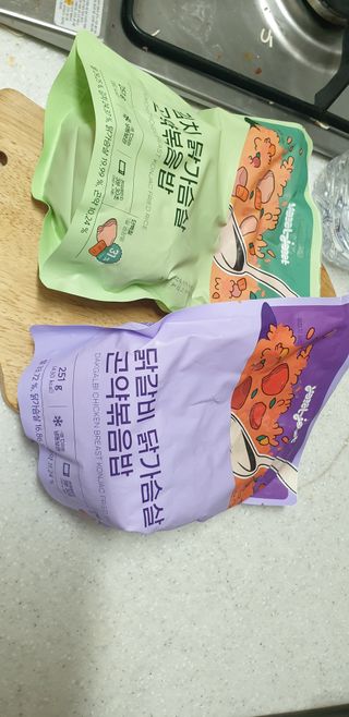 [푸딩팩토리] 요잇조잇 닭갈비 닭가슴살/김치 닭가슴살 곤약볶음밥 2종 (김치볶음밥 2개 닭갈비 볶음밥 1개) — 4점을 준 리뷰어가 2022년 7월 올린 사용 사진