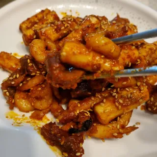 화끈한녀석들 새오똥400g 새우,오징어,똥집 볶음요리 소스,밀떡, 참기름 포함 — 3점을 준 리뷰어가 2022년 12월 올린 사용 사진