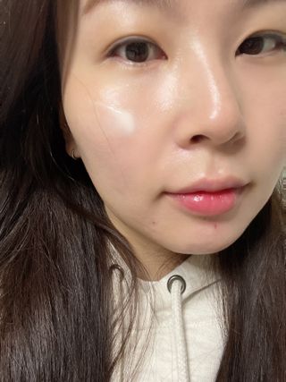 더사가오브수 [사가수] 효혜윤 보태니컬 에너지 에센스인로션 20ml /아이포올 스틱 3g — 5점을 준 리뷰어가 2023년 2월 올린 사용 사진