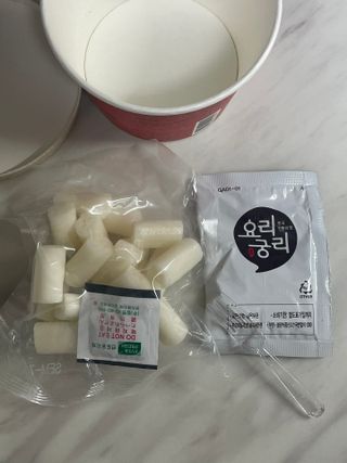 나우  [요리궁리] B타입 ( 매콤, 치즈, 매콤까르보 ) 꽃떡볶이 6개입 세트 — 4점을 준 리뷰어가 2025년 3월 올린 사용 사진