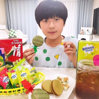 2024 오리온 여름한정판 초코파이 수박 / 후레쉬베리 멜론 / 멜론송이 — 5점을 준 리뷰어가 2024년 8월 올린 사용 사진