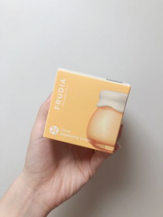[후르디아] 미백 기능성 감귤 브라이트닝 크림 — 4.5점을 준 리뷰어가 2021년 4월 올린 사용 사진