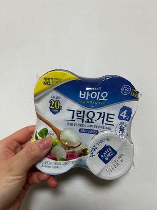 매일바이오 그릭요거트 오리지널 플레인 4개, 로스터리 커피믹스 4개 — 5점을 준 리뷰어가 2021년 12월 올린 사용 사진