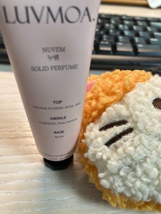 러브모아 향수 고체향수 승무원 고체향수 바르는 향수 니치향수 도손 우드세이지 앤 씨솔트 — 5점을 준 리뷰어가 2022년 11월 올린 사용 사진