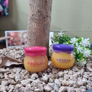 [후르디아] 올리브영 꿀과즙 립밤 2종 (블루베리/석류) — 4.5점을 준 리뷰어가 2022년 11월 올린 사용 사진