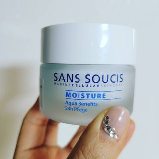 산수시 아쿠아 베네핏 24h 수부지 물광 속건조 수분크림 50ml — 5점을 준 리뷰어가 2021년 6월 올린 사용 사진