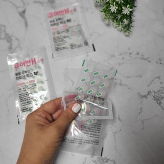 [큐어반H 스팟] 자외선 99프로 차단되는 스틱타입 스팟밴드(1팩 / 66매입) — 4점을 준 리뷰어가 2022년 11월 올린 사용 사진