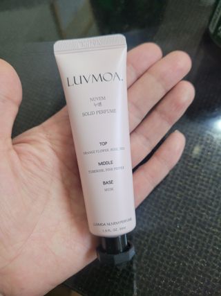 러브모아 향수 고체향수 승무원 고체향수 바르는 향수 니치향수 도손 우드세이지 앤 씨솔트 — 4.5점을 준 리뷰어가 2022년 10월 올린 사용 사진