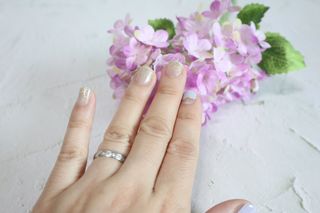 [네일가게] 햇빛에 닿으면 색이 변하는 신기한 햇살 반전 네일스티커 — 5점을 준 리뷰어가 2021년 8월 올린 사용 사진