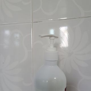아미니 아크네 퓨어카밍 바디워시 500ml — 5점을 준 리뷰어가 2021년 7월 올린 사용 사진
