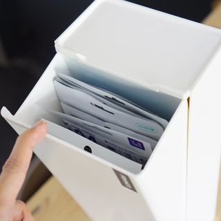 창신리빙 [프랑코 스마트 마스크 보관함 플립형] 똑똑한 정리 수납 — 5점을 준 리뷰어가 2021년 3월 올린 사용 사진