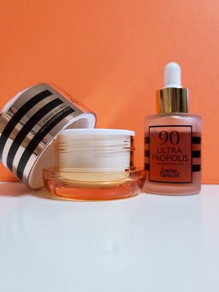 자민경 크레마카라콜 울트라 프로폴리스 하이드라 인텐스 크림 50ml — 5점을 준 리뷰어가 2021년 1월 올린 사용 사진