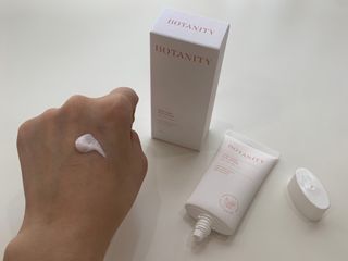 보타니티 촉촉수분자차 아쿠아핏 선 에센스 50ml + 보송톤업자차 징크 선 로션 50ml SPF50+ PA++++ (4/25) — 5점을 준 리뷰어가 2022년 5월 올린 사용 사진