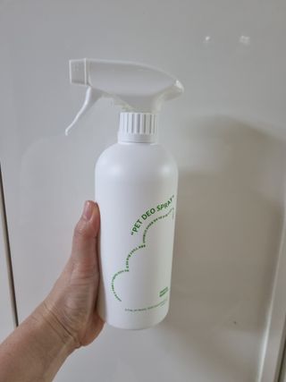 [푸푸몬스터] 비건 펫 데오 스프레이(탈취제) 500ml (유향/무향 택 1) — 4점을 준 리뷰어가 2022년 6월 올린 사용 사진