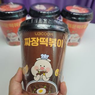 유비쿡 컵떡볶이 매운컵떡볶이2개/ 짜장컵떡볶이 2개  총 4개세트 — 5점을 준 리뷰어가 2021년 7월 올린 사용 사진