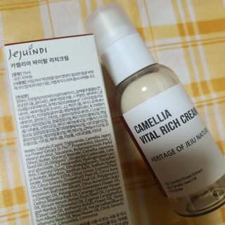 제주인디 카멜리아 바이탈 리치크림 (이너보틀 에디션) — 5점을 준 리뷰어가 2023년 4월 올린 사용 사진