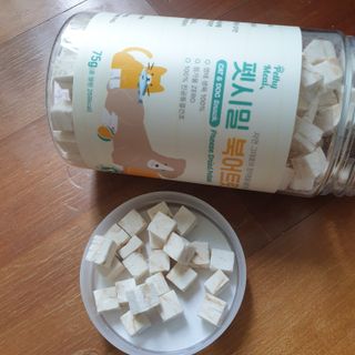 [펫시밀] 원물그대로 영양듬뿍 진공동결건조 북어트릿75g,치킨트릿100g,연어트릿75g 강아지 고양이 간식 — 5점을 준 리뷰어가 2023년 6월 올린 사용 사진