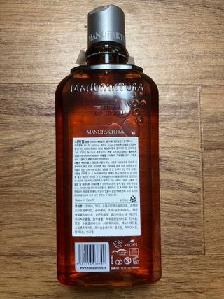 체코 비건화장품 마뉴팍투라 향좋은 맥주 샤워젤 (300ml) — 4.5점을 준 리뷰어가 2022년 6월 올린 사용 사진