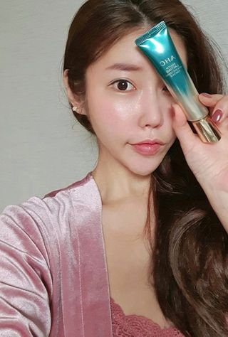 [NEW 탄력유턴 아이크림] AHC 유스 래스팅 리얼 아이크림 포 페이스 — 5점을 준 리뷰어가 2021년 4월 올린 사용 사진