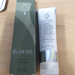 올리브 오일 스킨케어 컴퍼니 [OOSC] 보송보송한 내추럴리 너리시드 핸드크림 125ml — 5점을 준 리뷰어가 2021년 4월 올린 사용 사진