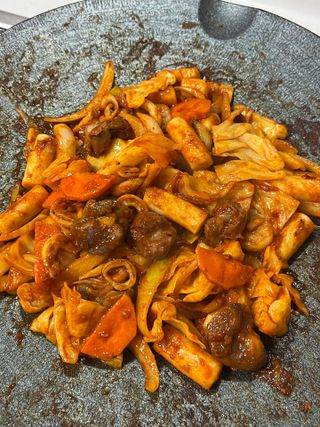 화끈한녀석들 새오똥400g 새우,오징어,똥집 볶음요리 소스,밀떡, 참기름 포함 — 1점을 준 리뷰어가 2022년 11월 올린 사용 사진