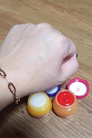 [후르디아] 올리브영 꿀과즙 립밤 2종 (블루베리/석류) — 4점을 준 리뷰어가 2022년 12월 올린 사용 사진