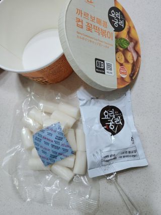 나우  [요리궁리] B타입 ( 매콤, 치즈, 매콤까르보 ) 꽃떡볶이 6개입 세트 — 2점을 준 리뷰어가 2025년 3월 올린 사용 사진