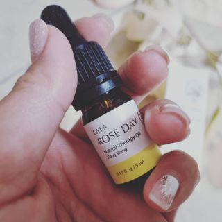 라라로즈데이 시즌2 천연 아로마오일 Y존 케어 속옷향수 이너퍼퓸 5ml  여성의 자존감을 UP시키자 — 5점을 준 리뷰어가 2021년 9월 올린 사용 사진