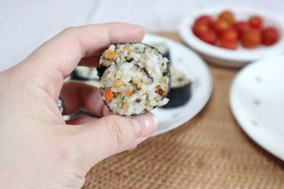 해풀잎 누구나 김밥*1ea [(혼합야채 35g *1ea,  김밥김 (5g, 5ea),  양념간장 (6g, 5ea), 참기름(5g, 2ea)] — 5점을 준 리뷰어가 2022년 7월 올린 사용 사진