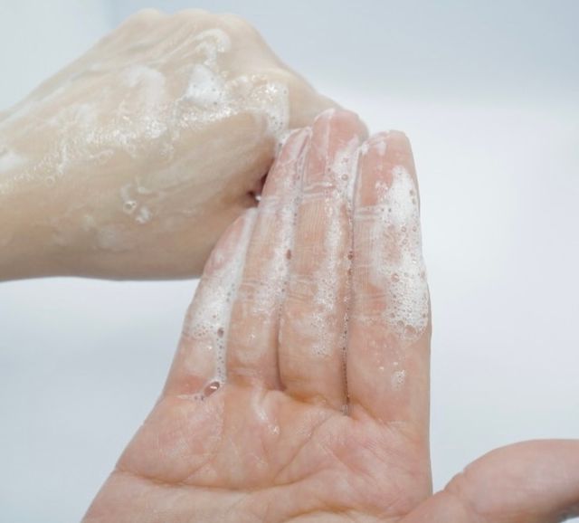 메이크업과 들뜨는 각질까지 한방에 깐달걀로! 순하기까지한 셀베이스 그린티클렌저(200ml) 리뷰 사진
