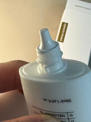 하이브리온 [쿠팡]멜라제로 시카엑소좀 크림 50ml PDRN 줄기세포 주름 미백기능성 피부과 병원입점, 1개, 50g — 5점을 준 리뷰어가 2025년 7월 올린 사용 사진