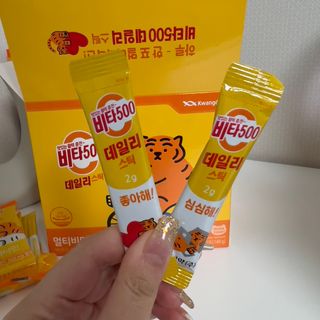 광동제약 [광동] 비타500데일리스틱 70포X2개 + 뚱랑이엽서 + 쇼핑백 증정 — 4.5점을 준 리뷰어가 2022년 10월 올린 사용 사진