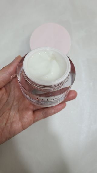 프리마인 바르기만 하면 철벽 스킨케어+24시간 마스크팩 효과. 셀라브 리제너레이팅 시스템 부스터+크림 세트 — 5점을 준 리뷰어가 2023년 4월 올린 사용 사진
