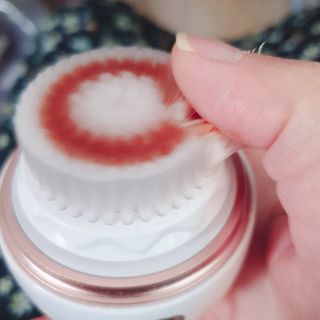 디하우트 랩 디하우트랩 클렌징 피부관리기 진동클렌저 실리콘+2종 인조모 브러시 — 5점을 준 리뷰어가 2021년 12월 올린 사용 사진