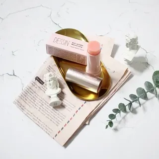 바르는뷰티 데생멀티밤 식물유래성분 97 저분자콜라겐 피부수분 미백 주름개선 멀티밤스틱 — 5점을 준 리뷰어가 2021년 10월 올린 사용 사진