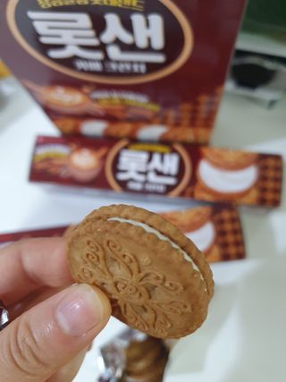 롯데제과 롯샌 카페크런치 — 5점을 준 리뷰어가 2021년 10월 올린 사용 사진