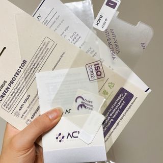 아클리브 Eco 항균 항바이러스 액정 보호필름(iPhone) — 5점을 준 리뷰어가 2022년 7월 올린 사용 사진